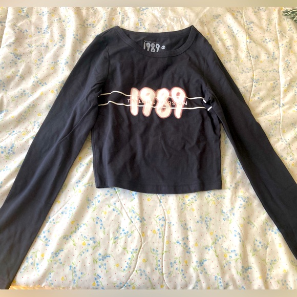 1989 Taylor’s Version long sleeved black crop top XS Taylor Swift Official Merch - Picture 1 of 2